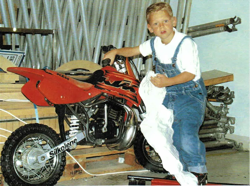 Ricki med hans første Cross maskine KTM 50 kubik.